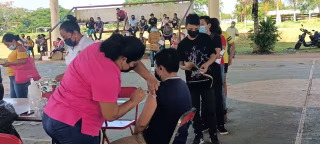 Los adolescentes recibieron su segunda dosis contra el coronavirus de la farmacéutica Pfizer en el municipio de Lázaro Cárdenas