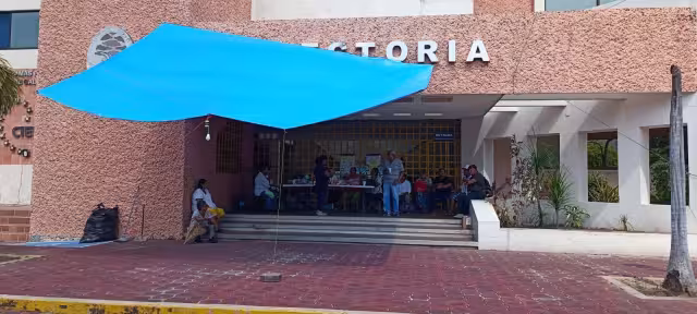 Sindicalizados de la Unacar continúan su protesta en la Universidad