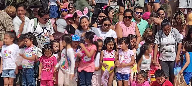 Los niños estuvieron acompañados de sus padres en la costa de Playa del Carmen