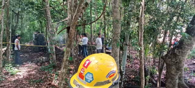 La maquinaria con la que trabajaba también se hundió