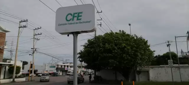 Ciudadanos exigen a la CFE terminar con los constantes bajones de energía.