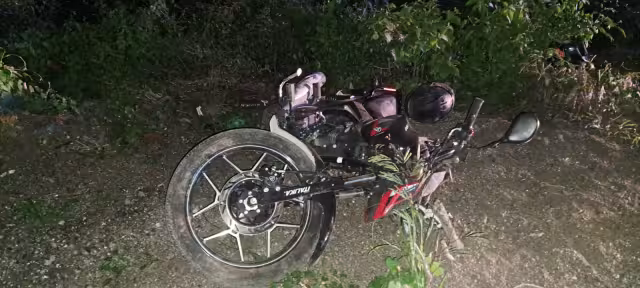 Paramédicos de la Cruz Roja acudieron al sitio para brindar atención médica a los lesionados