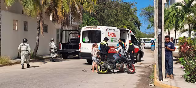 Paramédicos brindaron atención prehospitalaria al conductor de la motocicleta