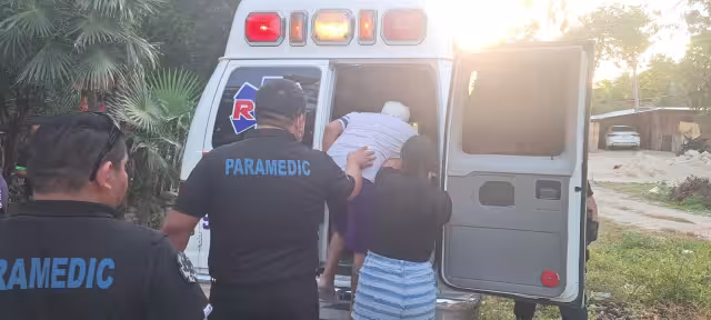 El hombre lesionado fue estabilizado y trasladado a un hospital.