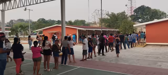 Las casillas ya han cerrado en Quintana Roo, pero aún hay gente dentro