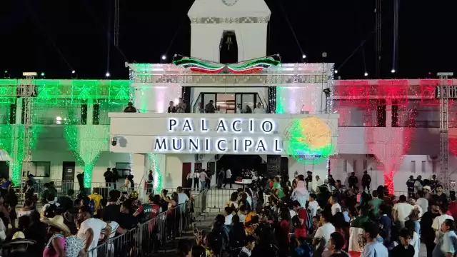 El Centro de Playa del Carmen lució lleno este viernes