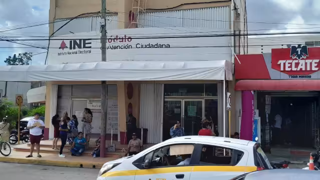 Inicialmente, los sueldos acordados eran de nueve mil pesos mensuales para capacitadores, subiendo a 12 mil, y para los supervisores, de 12 mil a 15 mil pesos mensuales.(