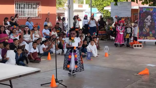 Celebraciones del Día  de Muertos en escuelas de Kantunilkín