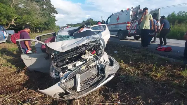 El choque fue ocasionado al intentar no atropellar a un par de motociclistas