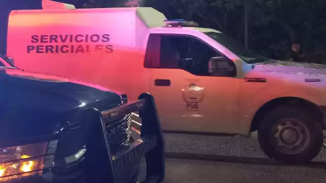 Al lugar llegaron elementos de servicios periciales para levantar el cuerpo