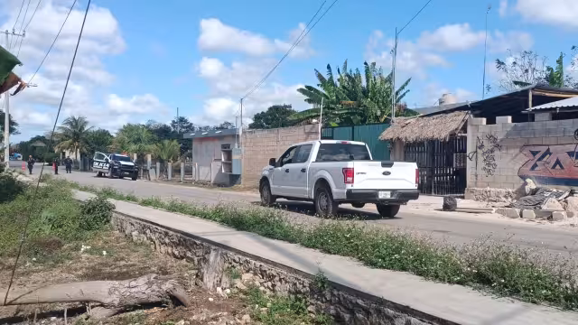 Los elementos policiacos de Kantunilkín acordonaron la zona del hallazgo el cadáver de la mujer