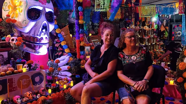 Extranjeros viajan a México para aprender del Día de Muertos