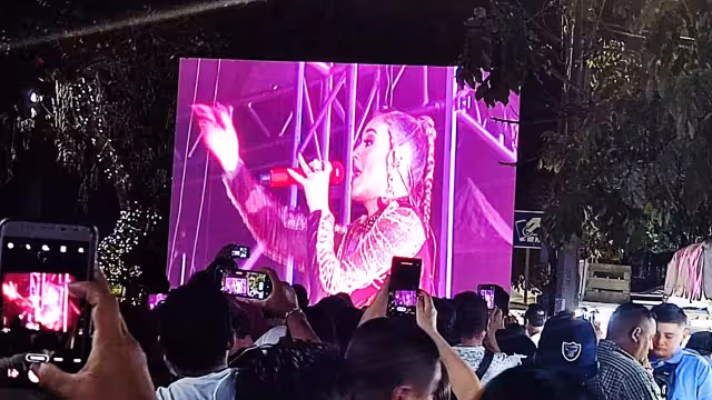 María José agradeció a los asistentes a su concierto en el Carnaval de Playa del Carmen