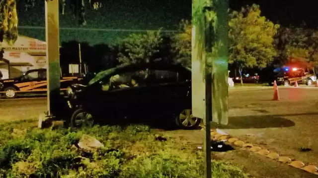 La pasajera del vehículo resultó con lesiones por lo que fue trasladada al hospital