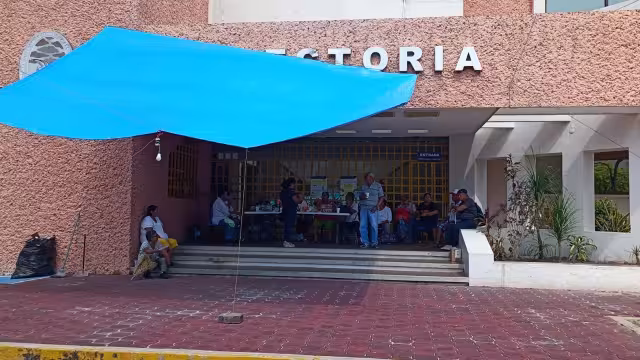 Sindicalizados de la Unacar continúan su protesta en la Universidad
