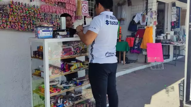 Ofrecen desde luces de bengala, hasta los más temidos petardos