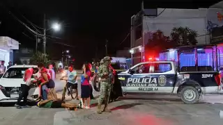 El motociclista quedó tendido en la carpeta asfáltica