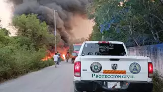 Queman basurero clandestino en la Región 106 de Cancún