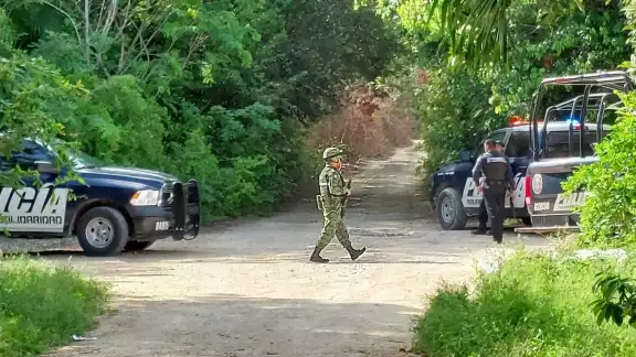 Los cuerpos se encontraban en calidad de desconocidos y fueron trasladados a la Semefo, en la colonia Colosio de Playa del Carmen Los cuerpos se encontraban en calidad de desconocidos y fueron trasladados a la Semefo, en la colonia Colosio de Playa del Carmen