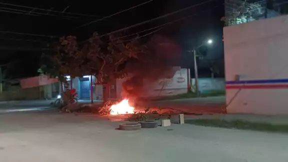 Personal del Ayuntamiento acudió para tomar sus quejas, también les brindaron apoyo con pipas, incluso persona de Bomberos, llegó para suministrarles agua