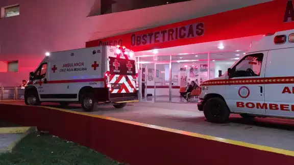 El taxista fue trasladado con vida a un hospital, pero murió poco antes de llegar El taxista fue trasladado con vida a un hospital, pero murió poco antes de llegar
