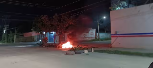 Personal del Ayuntamiento acudió para tomar sus quejas, también les brindaron apoyo con pipas, incluso persona de Bomberos, llegó para suministrarles agua