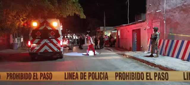 El hombre cayó muerto en la vía pública, presuntamente por un intento de robo