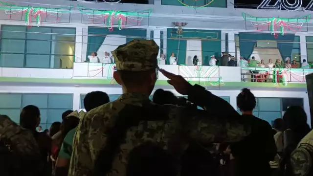 Miles de personas acudieron a dar el Grito de Independencia en Puerto Morelos