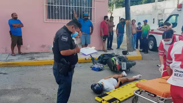 La conductora de la motociclieta fue trasladada al Hospital General de Subzona del IMSS en Cozumel