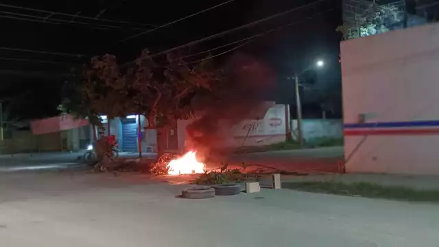 Personal del Ayuntamiento acudió para tomar sus quejas, también les brindaron apoyo con pipas, incluso persona de Bomberos, llegó para suministrarles agua