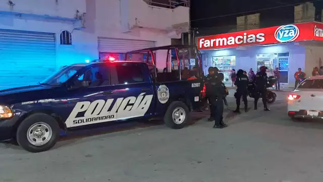 Sujetos con arma blanca asaltan a mujer en tienda de Playa del Carmen