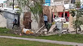 Los implicados afirman que tardan hasta dos días en demoler las viviendas, pero lo hacen para ganarse unos cuantos pesos