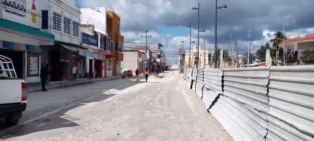 Comerciantes explican que debido a los trabajos sus ventas han disminuido; sin embargo, nadie los ayuda con algún estimulo