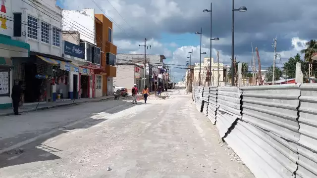 Comerciantes explican que debido a los trabajos sus ventas han disminuido; sin embargo, nadie los ayuda con algún estimulo