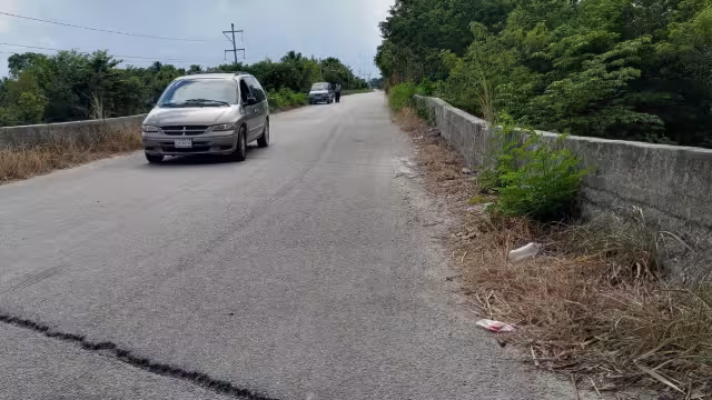 El mal estado del puente en Candelaria se ha dado a conocer en varias ocasiones, pero Fonatur no responde, indicaron transportistas