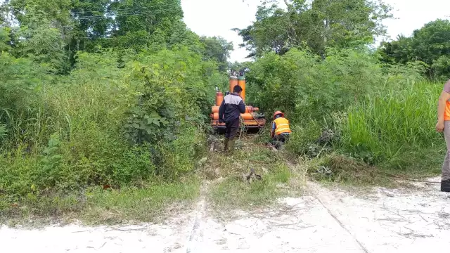 los trabajos un grupo de personas se acercaron al enlace territorial del tramo el Triunfo-Escárcega de Fonatur-Tren Maya
