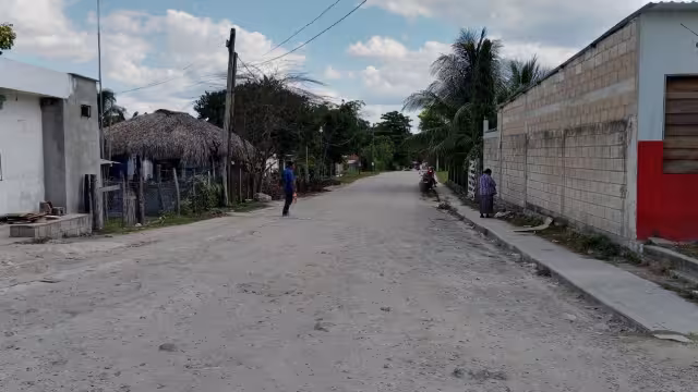 Al menos cinco casas funcionan como cantinas, las cuales están plenamente identificadas pero la autoridad no actúa