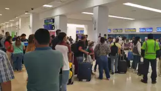 El aeropuerto de Mérida registra gran afluencia de viajeros este lunes