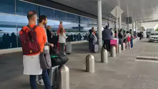 Gran afluencia de pasajeros se registra en el aeropuerto de Mérida