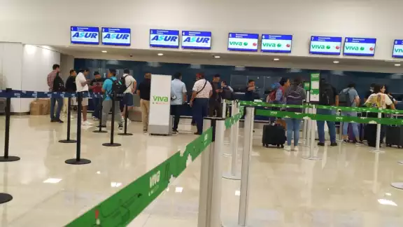 VivaAerobus continúa con retrasos en el aeropuerto de Mérida VivaAerobus continúa con retrasos en el aeropuerto de Mérida