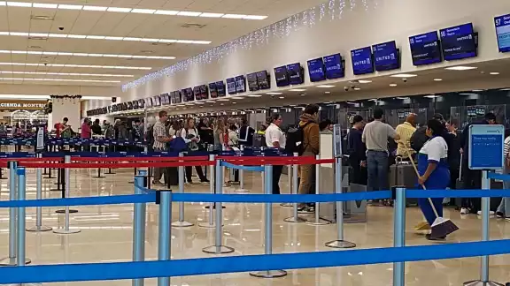 Los vuelos despegaron con casi media hora de retraso