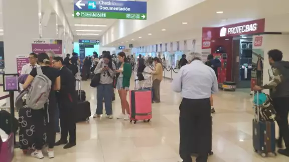 El aeropuerto de Mérida opera con gran afluencia de turistas durante este sábado El aeropuerto de Mérida opera con gran afluencia de turistas durante este sábado