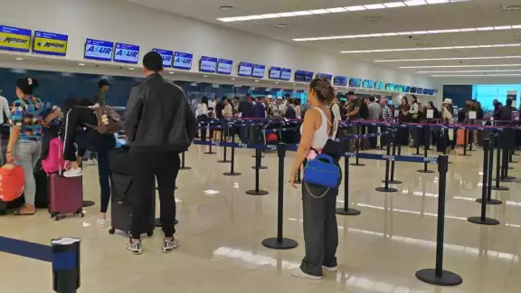 El aeropuerto de Mérida registra gran afluencia de viajeros este lunes