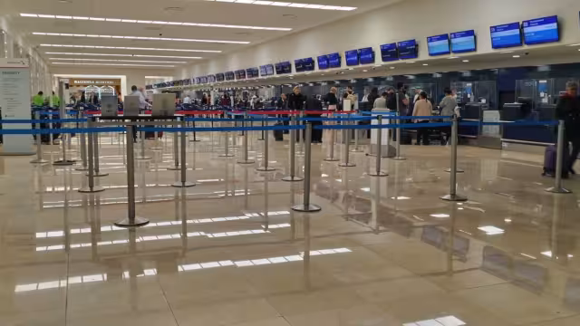 Los vuelos en el aeropuerto de Mérida han llegado con normalidad este viernes