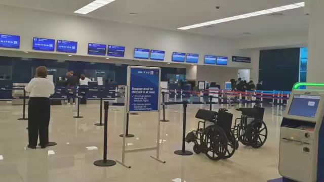 El vuelo de United es el único con retrasos por varias horas en el aeropuerto de Mérida