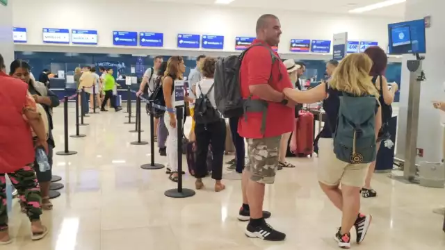 Los pasajeros de Volaris pudieron abordar el vuelo tras pasar un mal rato