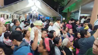 Cientos de personas han llegado para cantarle a la Virgen de Guadalupe