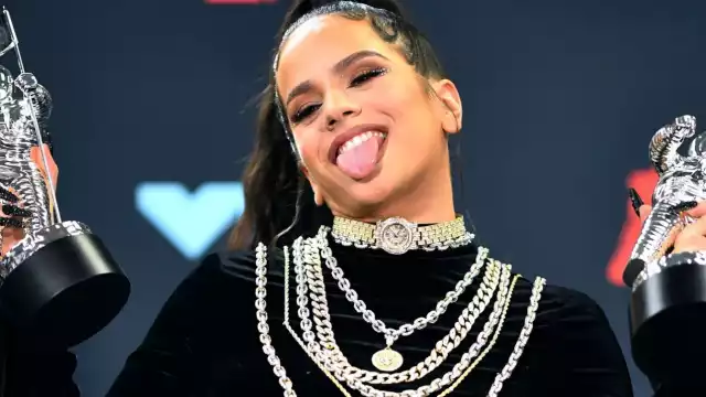 Rosalía presume sus premios MTV 2022