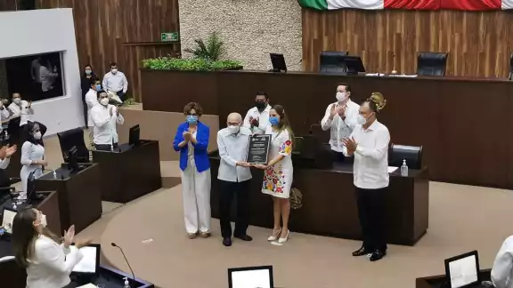El Dr. Luis David Arjona Canto fue Jefe del Servicio de Cardiología del Centro Anticanceroso de la Asociación Mexicana de la Cruz Roja delegación Yucatán