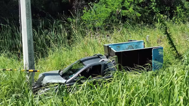 Camioneta termina fuera del camino y deja varios lesionados en Ciudad del Carmen